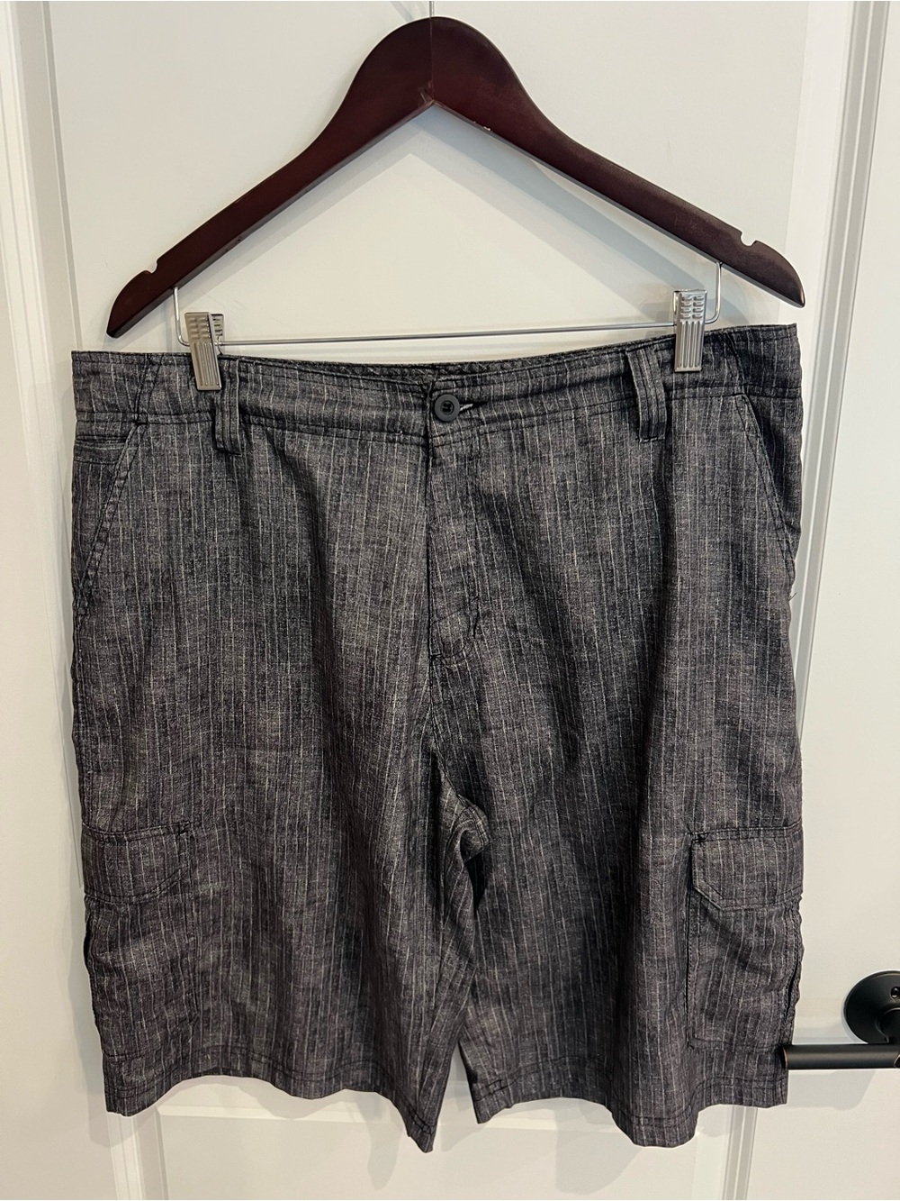 Burnside Men's Gray Pinstripe Lightweight Casual Cargo Shorts